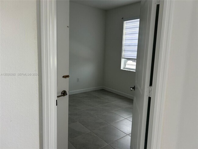 Building Photo - 2582 SE 29th St