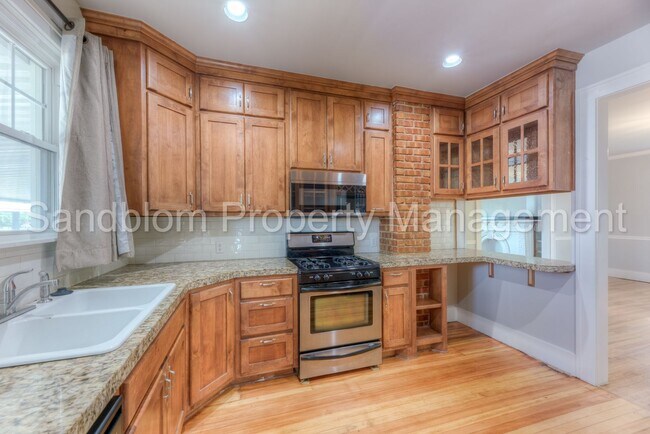 Building Photo - For Lease | TU | 5 Bed + 3 Bath | $2500 Rent