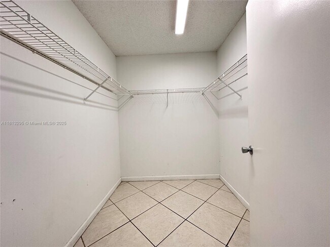 Building Photo - 13455 SW 16th Ct