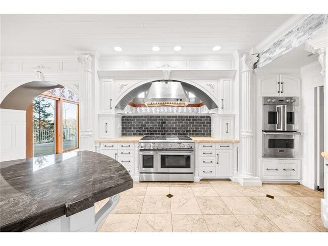 Building Photo - 1560 Bluff Creek Dr