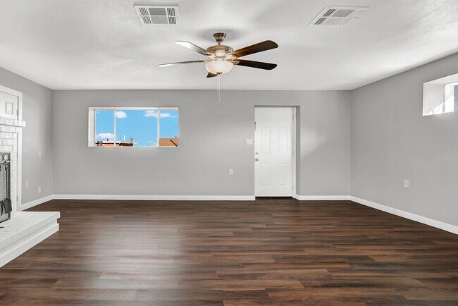 Building Photo - Central 1 Bedroom 1 Bath