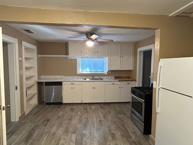 Building Photo - MOVE IN SPECIAL- $500 OFF OF THE 1ST MONTHS RENT-3 bedroom 2 bath with bonus storage room next to...
