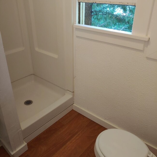 Building Photo - Upgraded 1 Bed 1 Bath Blocks from Evergree...