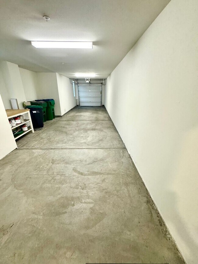 Building Photo - Contemporary 2 Bedroom 2 bath condo in the...