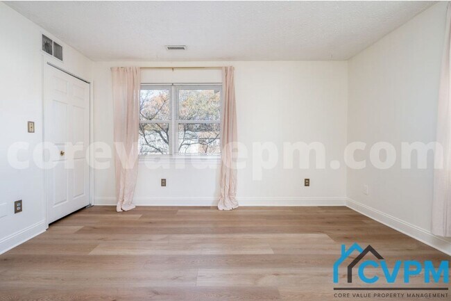 Building Photo - 1290 Holmespun Dr