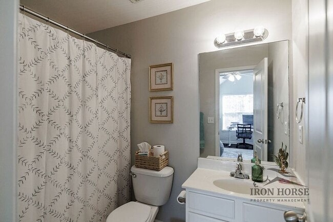 Building Photo - 1035 Barnett Shoals Rd