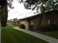 Building Photo - 7812 N Laurelglen Blvd