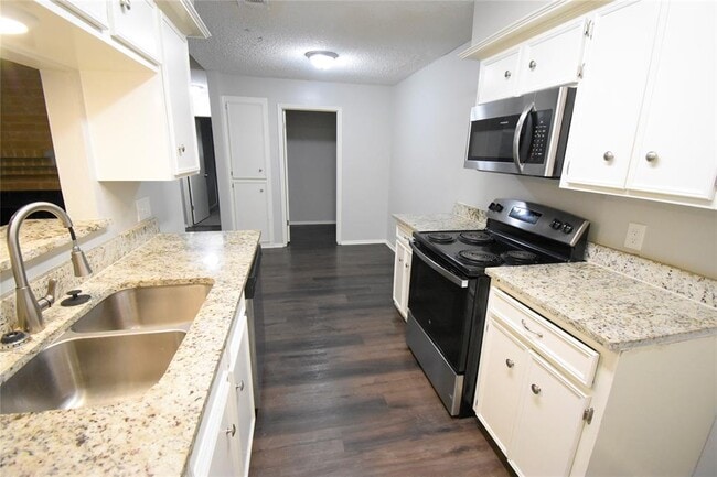 Building Photo - 4603 Meadowood Dr