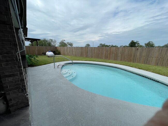 Building Photo - 5451 Cypress Creek