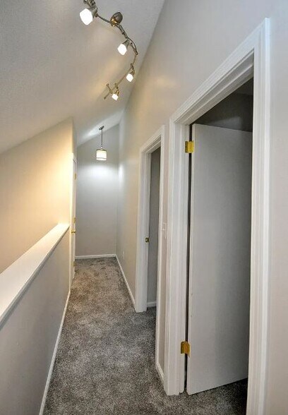 Building Photo - 1700 Farmington Ave