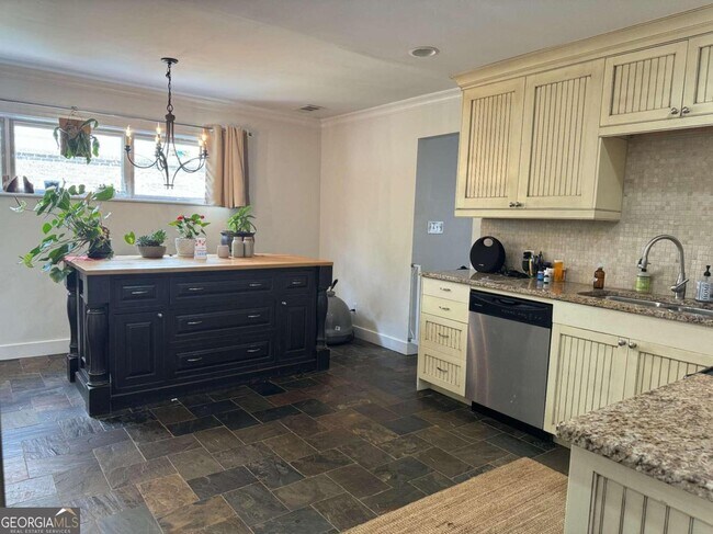 Building Photo - 4229 Weaver St SE