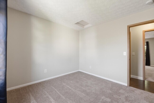 Building Photo - 106 Hewes St