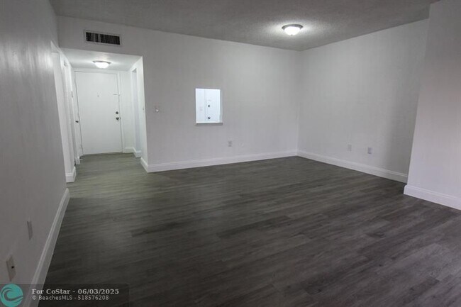 Building Photo - 9159 SW 77th Ave