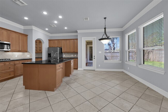 Building Photo - 5738 Ariel St