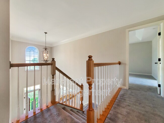 Building Photo - 15 Silverthorn Ct