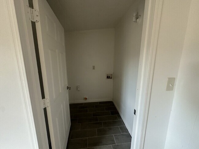 Building Photo - 327 Fairhaven Rd