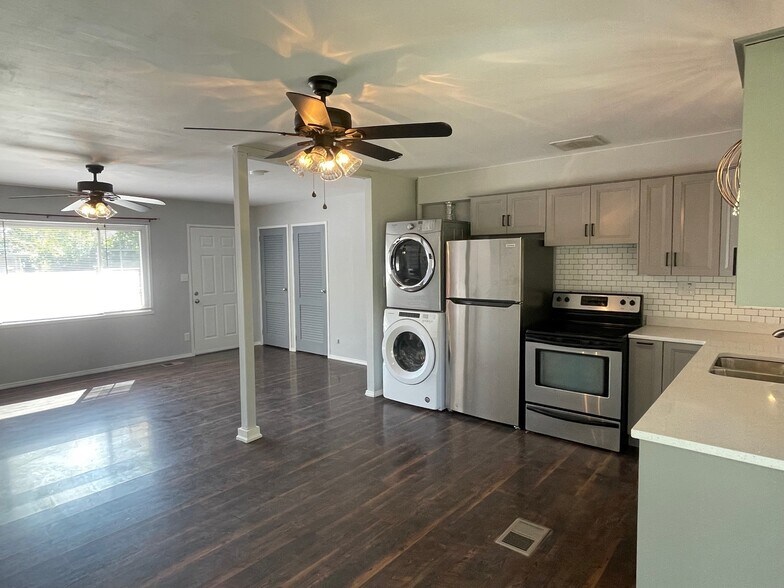 Building Photo - 1412 Tuscarora Dr