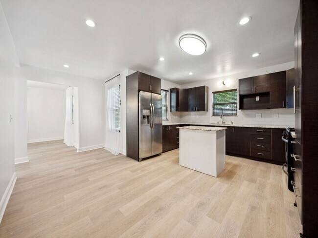 Building Photo - 3415 Southmore Blvd
