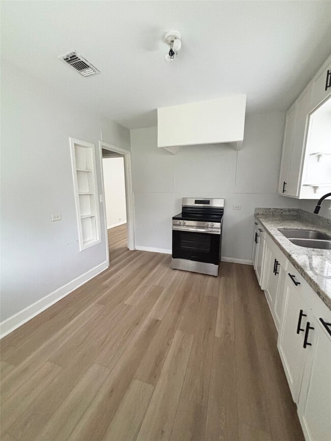 Building Photo - 1519 Leaman Ave