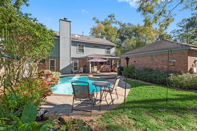 Building Photo - 111 S Village Knoll Cir