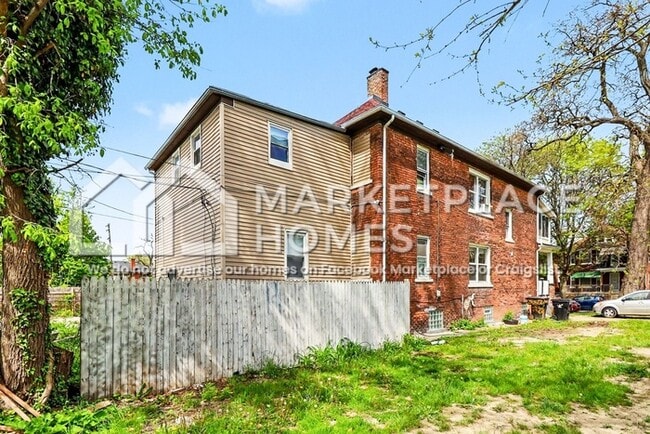 Building Photo - 520 Englewood St
