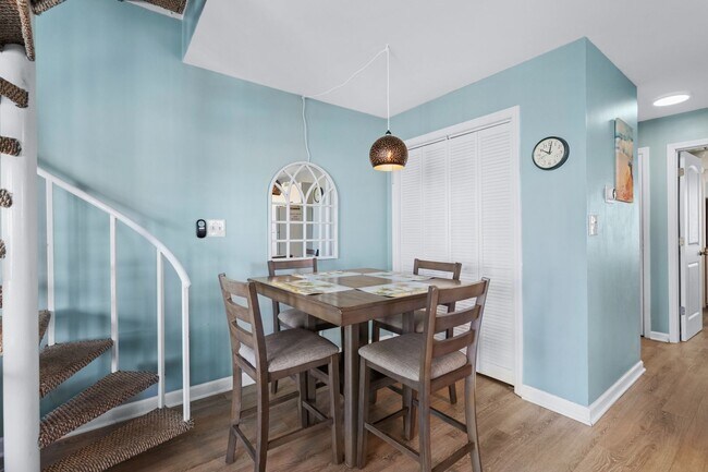 Building Photo - Fully Furnished W/ All Utilities Included! Seasonal Rental available 9/1/25-3/31/26