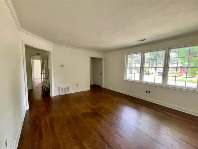 Building Photo - 1531 E 53rd St