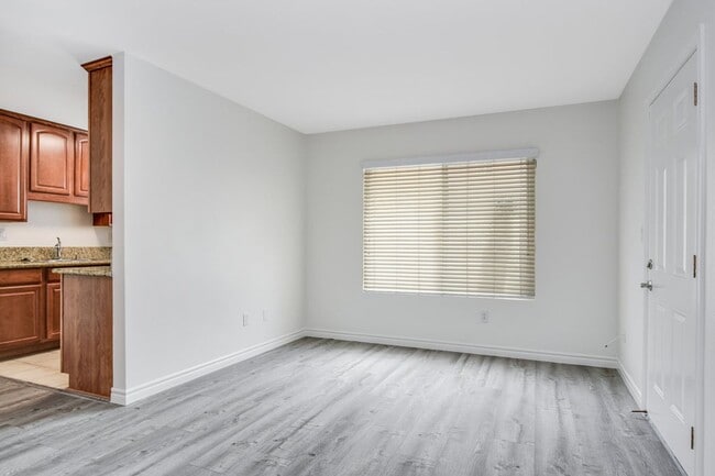 Building Photo - 1 bedroom 1bathroom condo in Normal Heights!