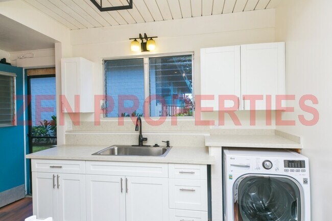 Building Photo - 1379 Hunakai St