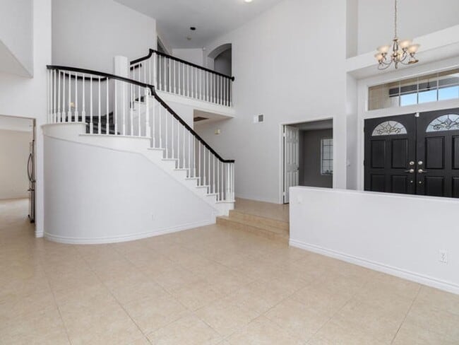 Building Photo - Incredible Rancho Del Oro Home!