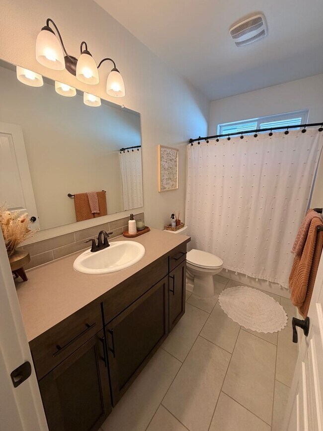 Building Photo - 3 Bed/2 Bath Single Level Home in Sisters! - Backs Up to Deschutes National Forest