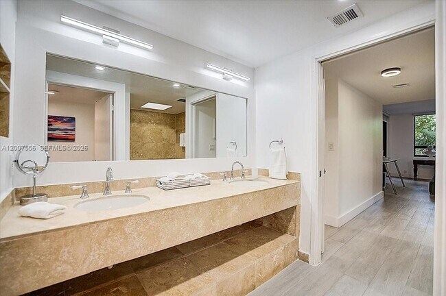Building Photo - 276 Crandon Blvd
