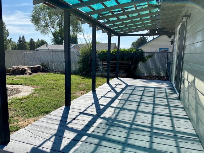 Building Photo - Charming 2bdrm, 1.bath house with garage, workshop space and large yard