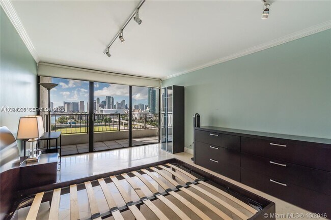 Building Photo - 555 NE 15th St