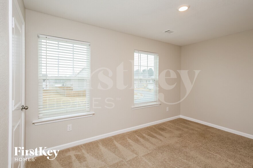 Building Photo - 811 Walnut Creek Cir
