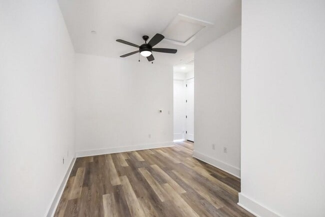 Building Photo - 607 W St Johns Ave