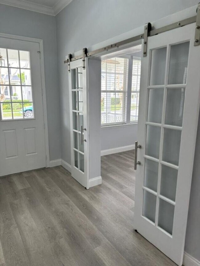 Building Photo - Completely remodeled 4 Bedroom 2 Bath sing...