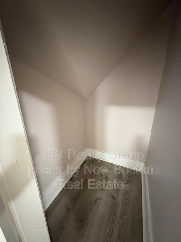 Building Photo - 3 Sunderland St