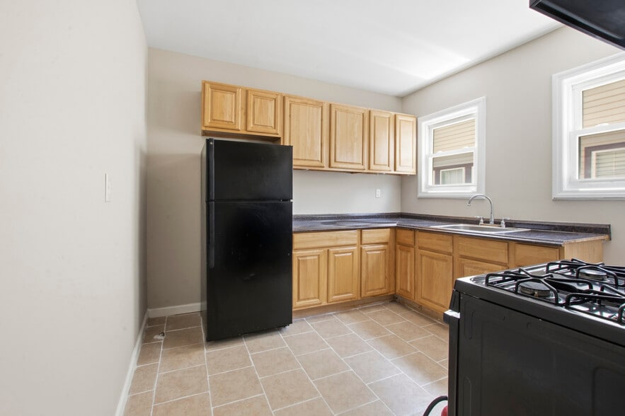 Kitchen - 323 Myrtle Ave