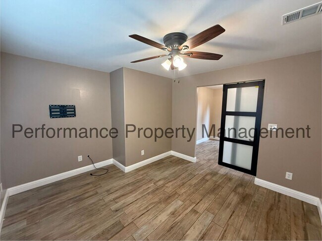 Building Photo - Spacious 5 Bed/3 Bath + Office in SW Bakersfield w/ RBP & $0 Deposit Option