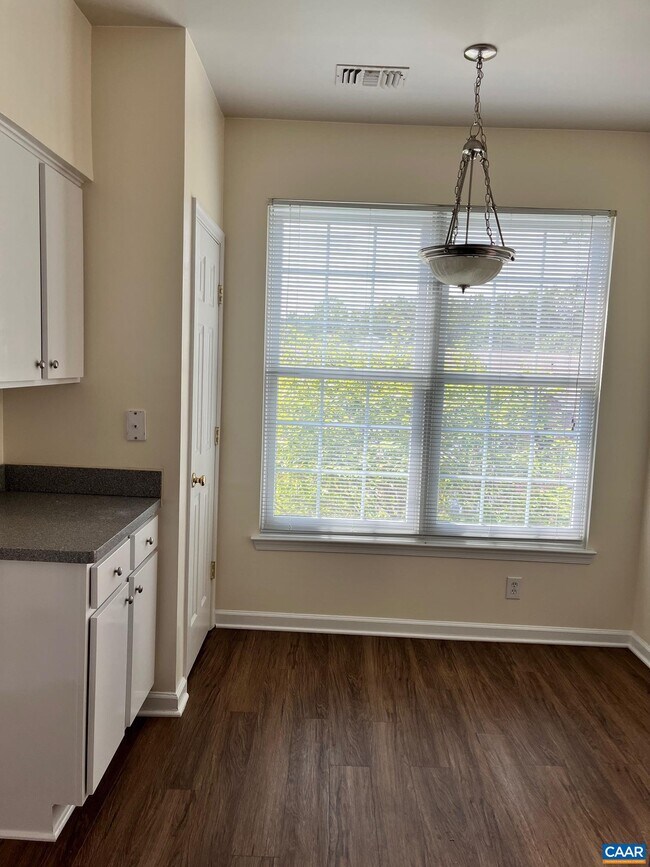 Building Photo - 935 Dorchester Pl
