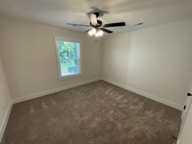 Building Photo - Maryville 37804 - 4 bedroom, 2 bath home - Call Ed Johnson 865-924-5045