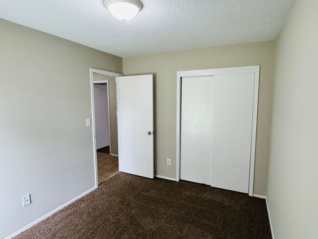 Building Photo - 3-Bedroom Gem !!