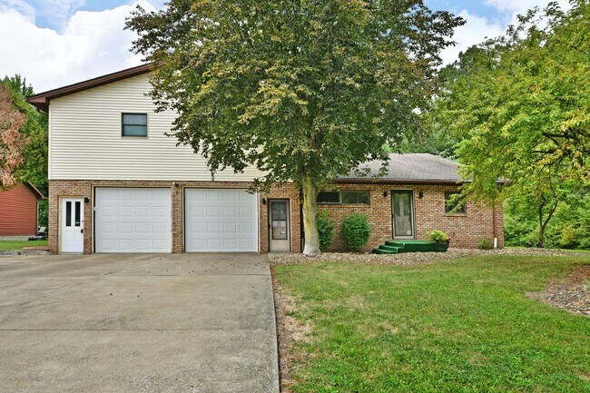 Primary Photo - 920-922-922 Cynthia Ct