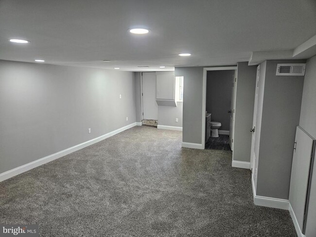 Building Photo - 18 S Tremont Rd