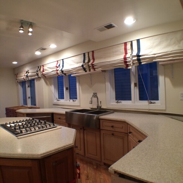 Building Photo - 1142 W Wolfram St