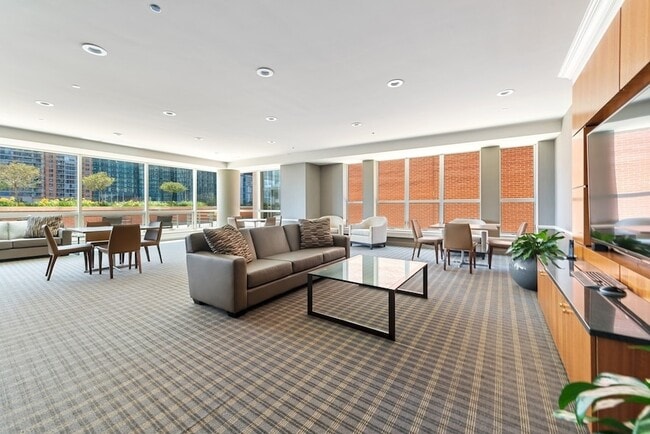 Building Photo - 445 E North Water St