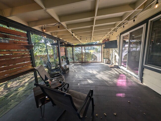 Building Photo - Stunning 4-Bedroom Home in Desirable Central Kitsap Location