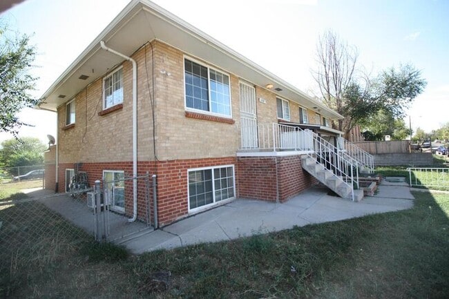 Building Photo - 1156 S Quivas St