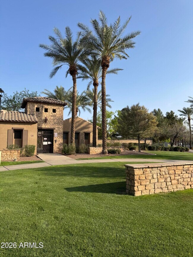 Building Photo - 3691 E Leslie Dr